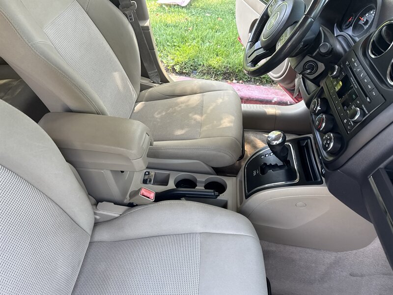 Used 2012 Jeep Patriot Latitude w/ Altitude Pkg AWD/4WD image 28