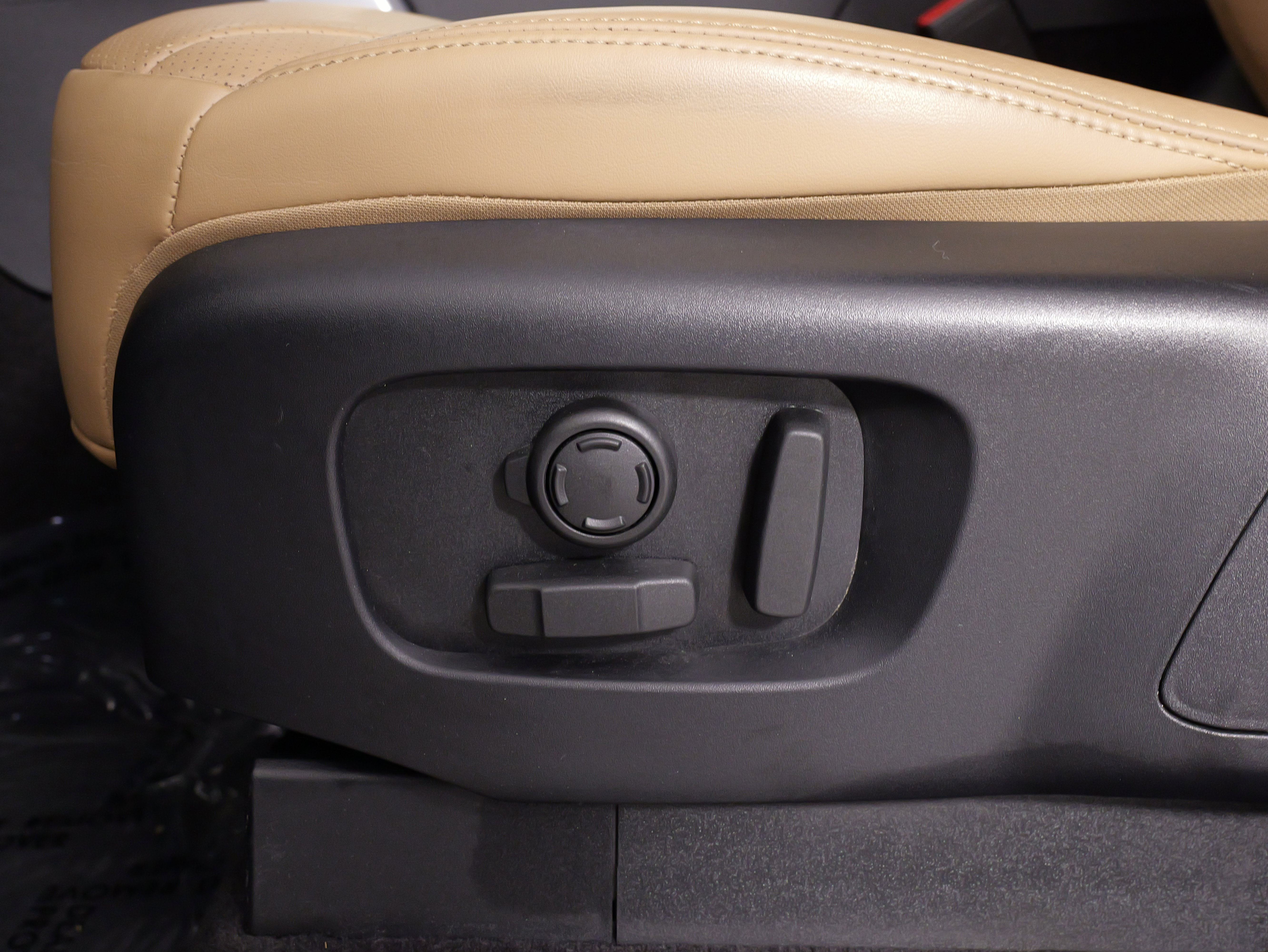 Used 2024 Land Rover Discovery Dynamic SE image 49