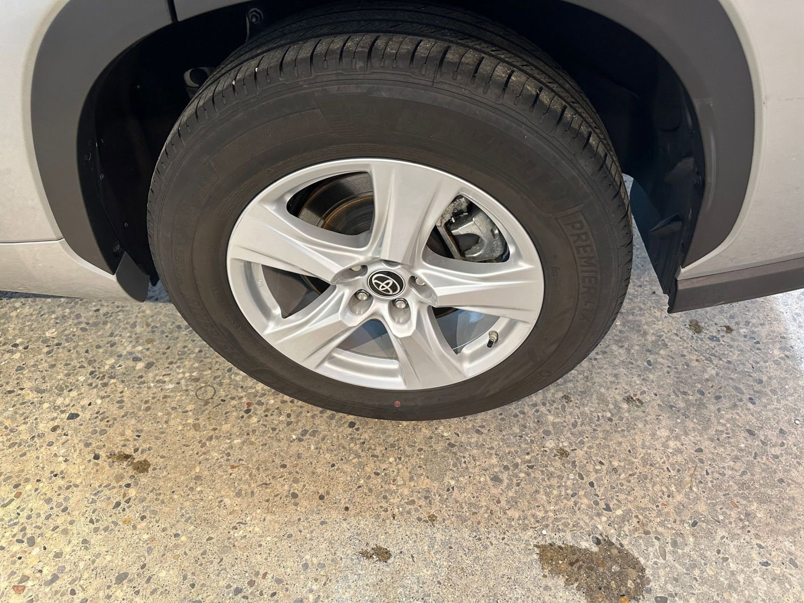 Used 2025 Toyota Highlander LE image 32