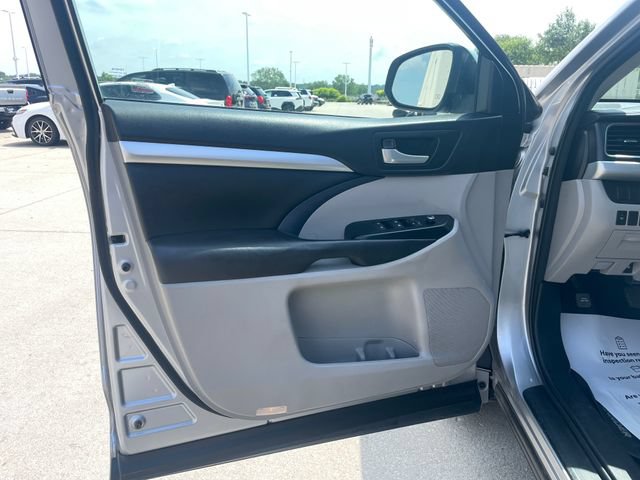 Used 2016 Toyota Highlander XLE AWD/4WD image 20