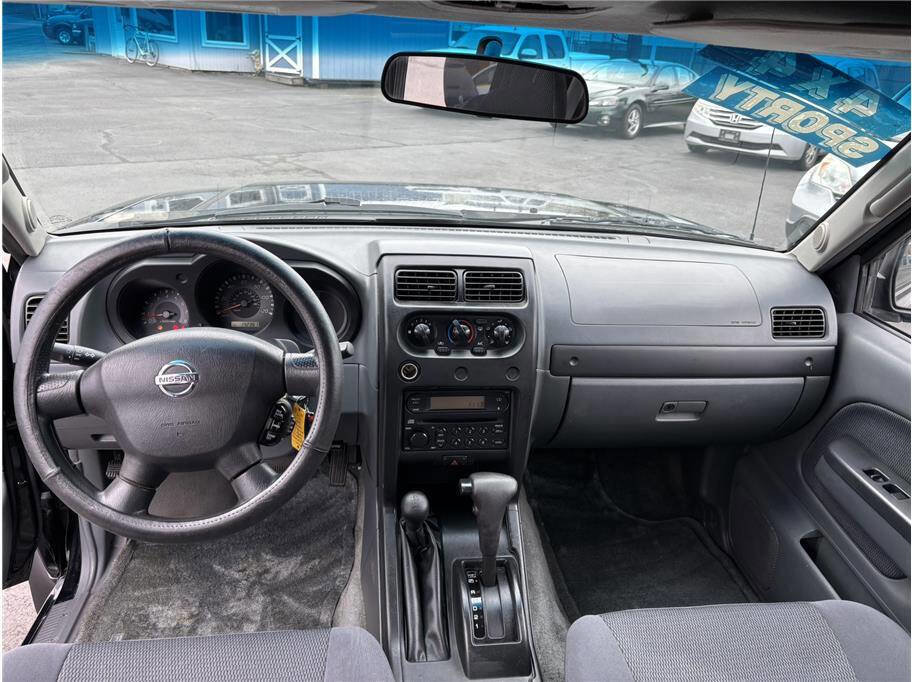 Used 2003 Nissan Frontier SVE image 11