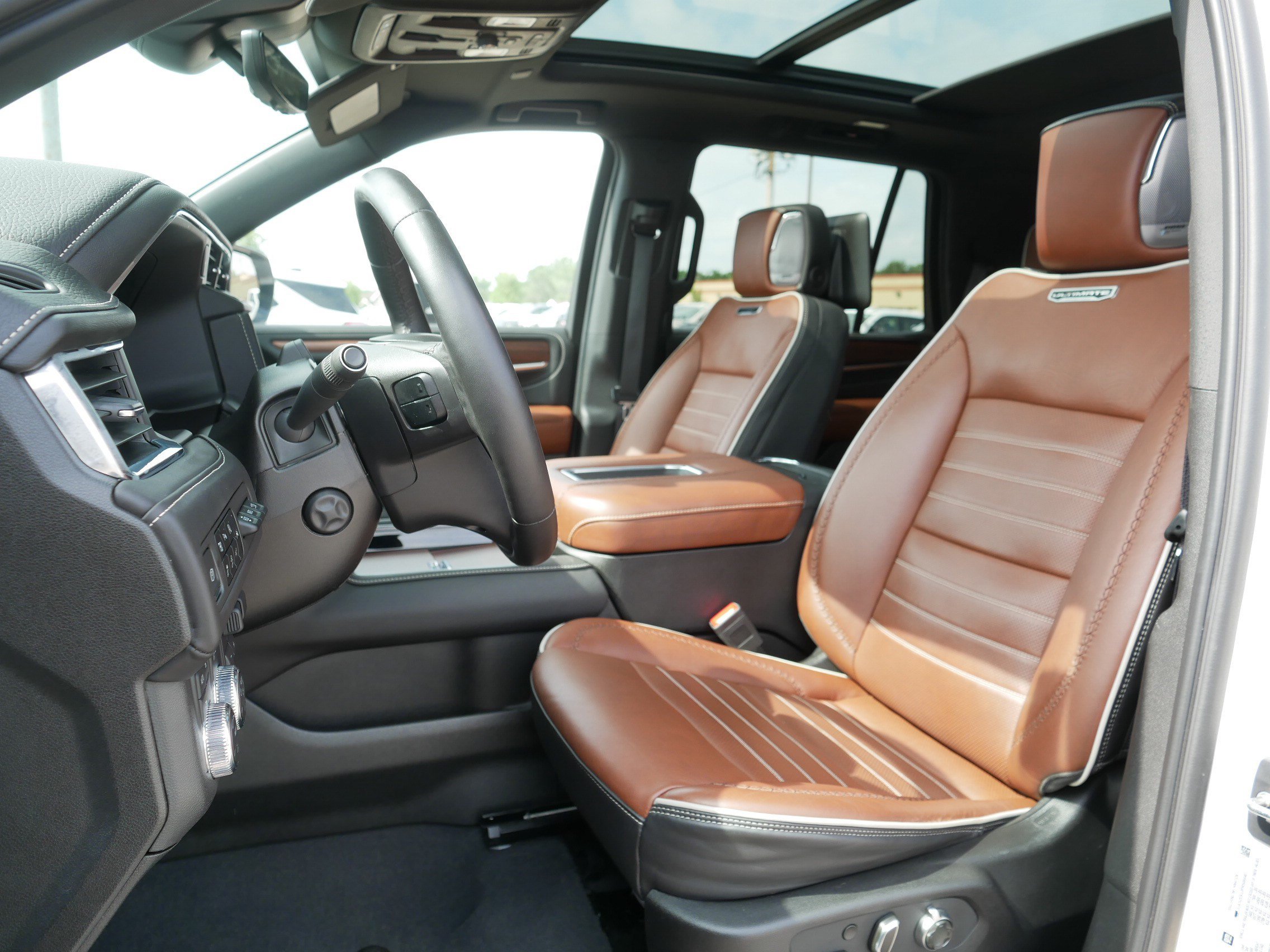 Used 2023 GMC Yukon Denali Ultimate w/ LPO, Floor Liner Package AWD/4WD image 32
