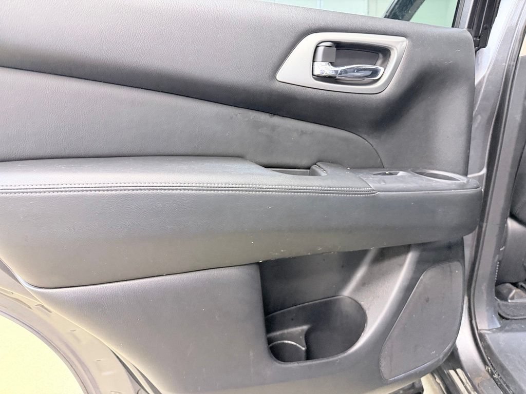 Used 2019 Nissan Pathfinder SV FWD image 17