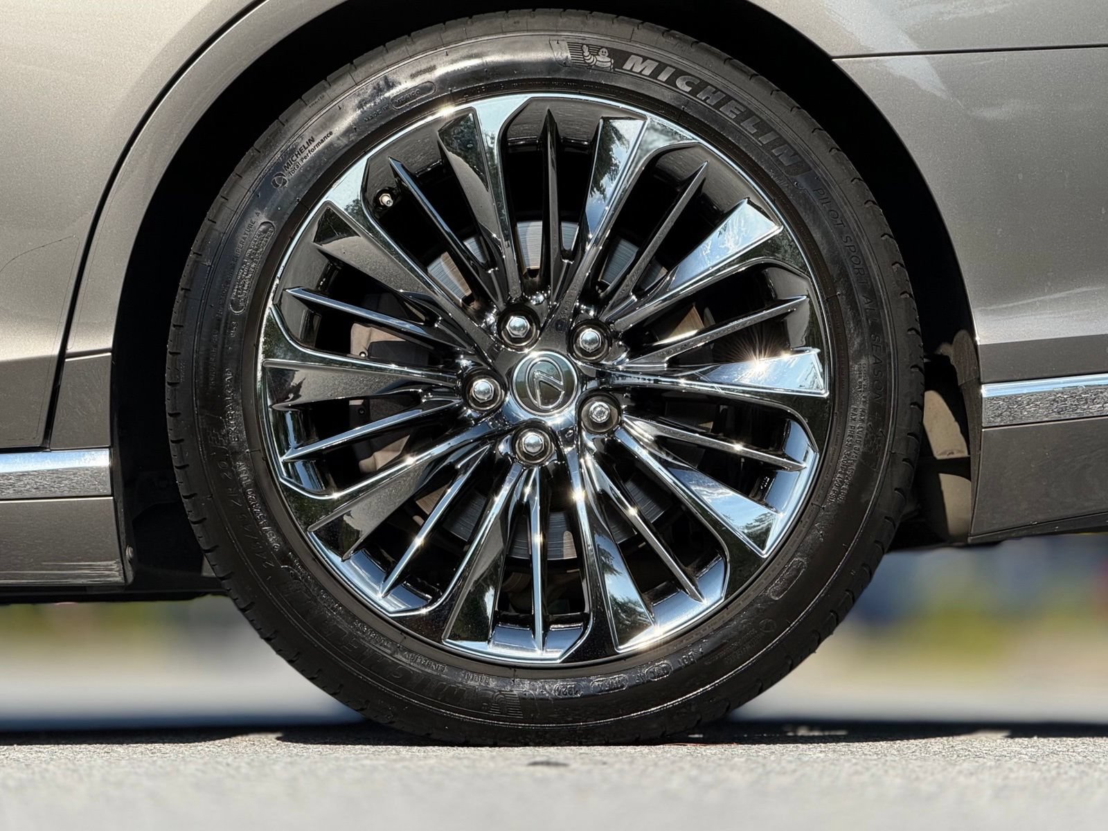 Used 2018 Lexus LS 500 w/ Interior Upgrade Package RWD image 18