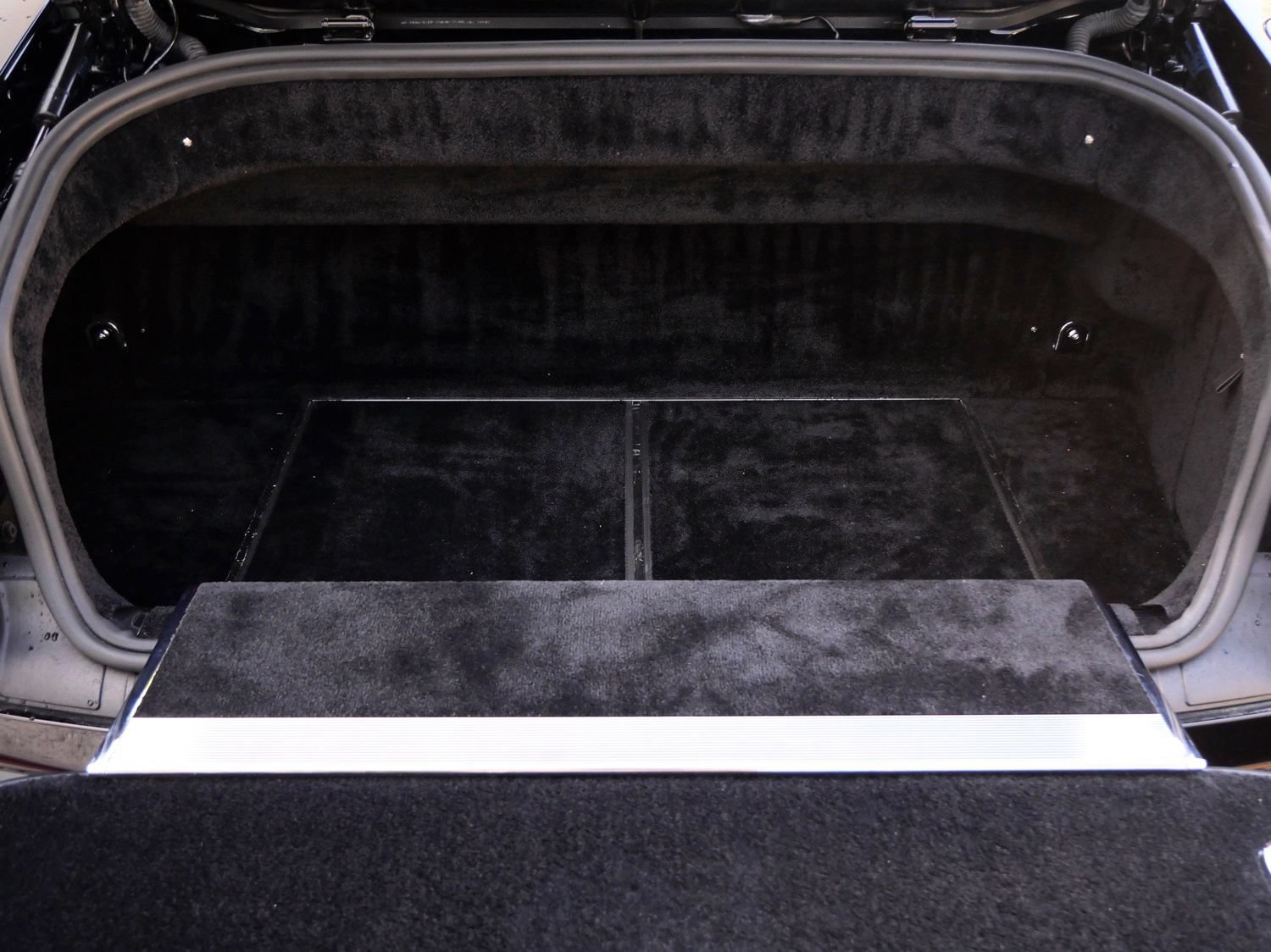 Used 2013 Rolls-Royce Phantom Drophead Coupe RWD image 22