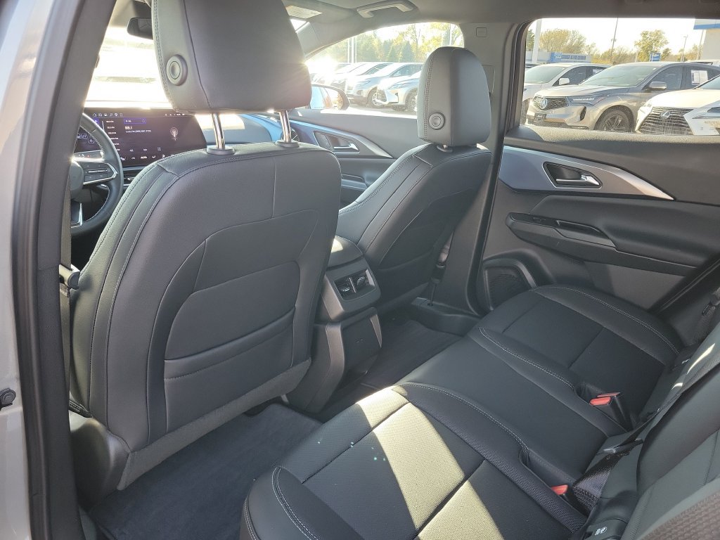 Certified 2025 Chevrolet Equinox EV LT AWD/4WD image 26