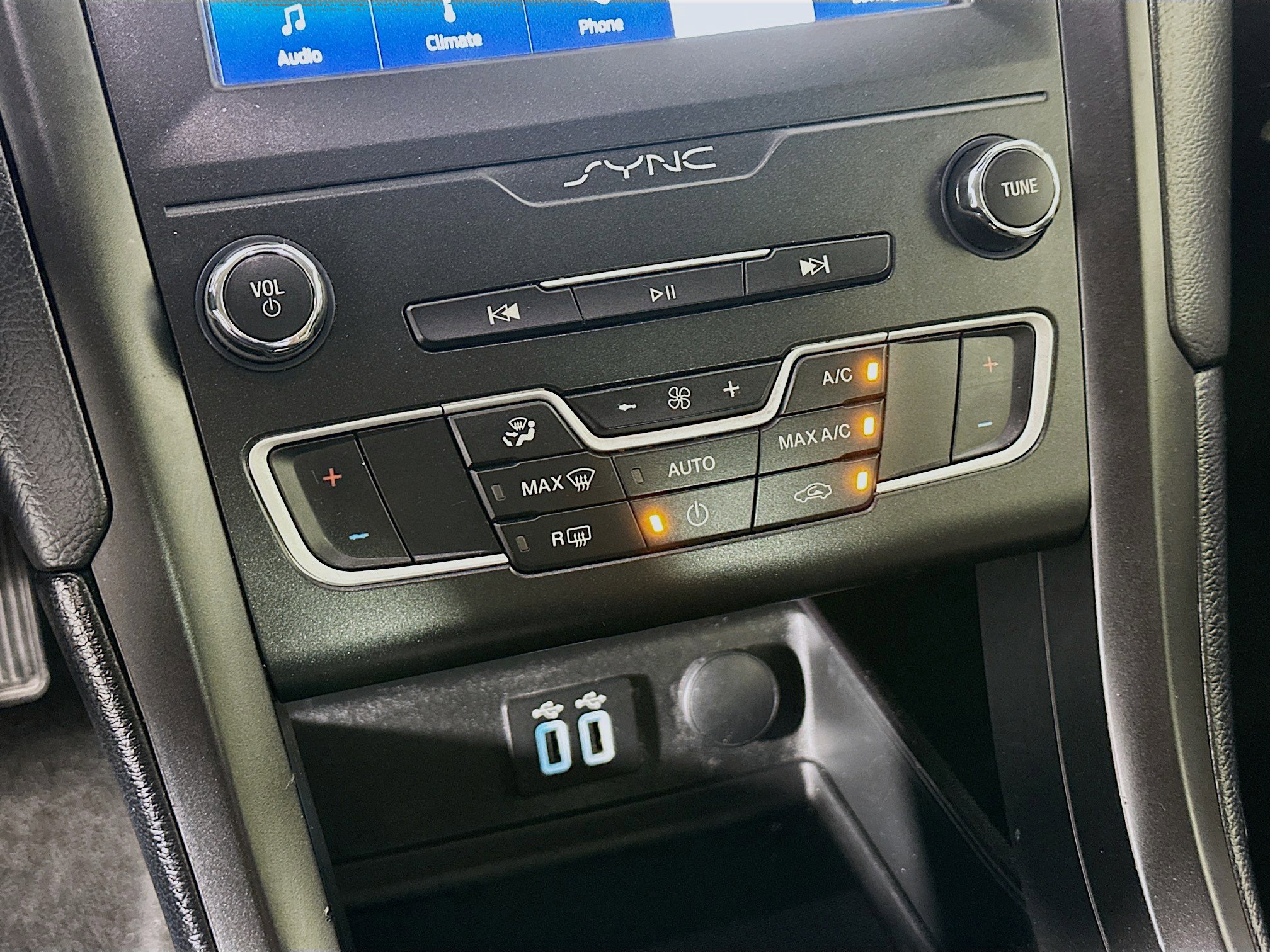 Used 2020 Ford Fusion SE w/ Equipment Group 151A image 23