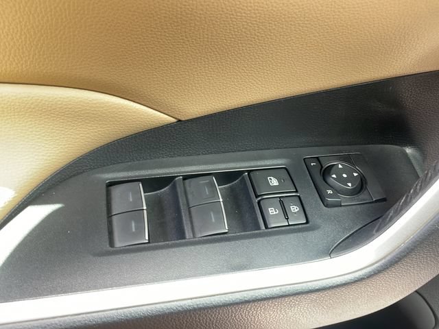 Used 2022 Toyota RAV4 XLE Premium AWD/4WD image 24