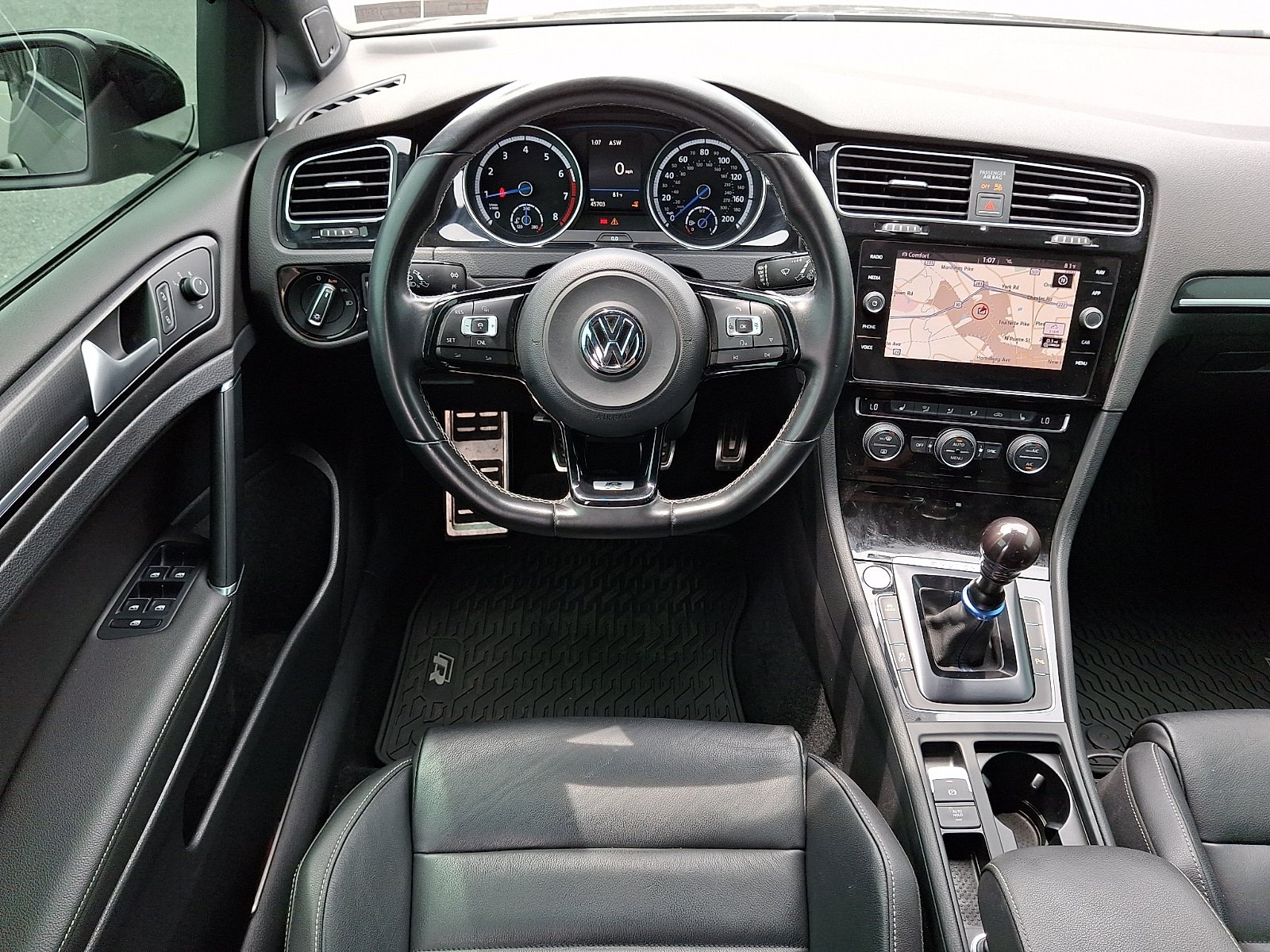 Used 2017 Volkswagen Golf R 4-Door AWD/4WD image 12