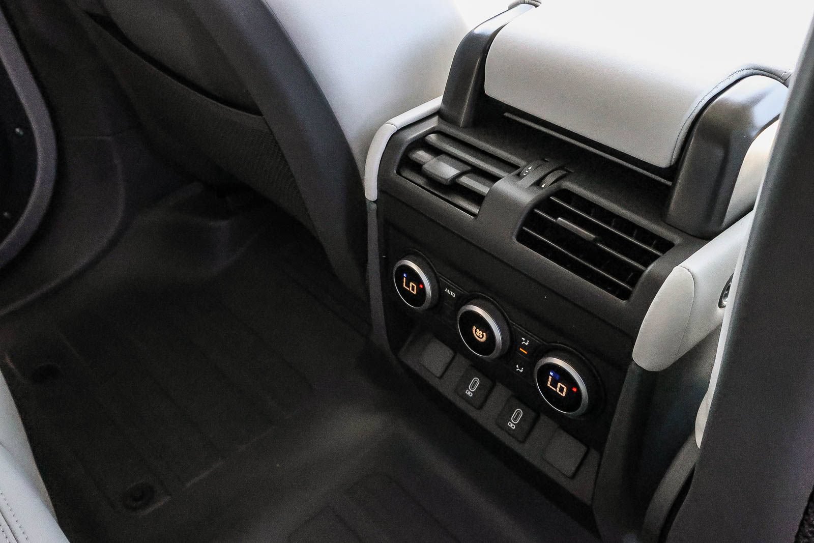 New 2026 Land Rover Defender 110 S AWD/4WD image 21