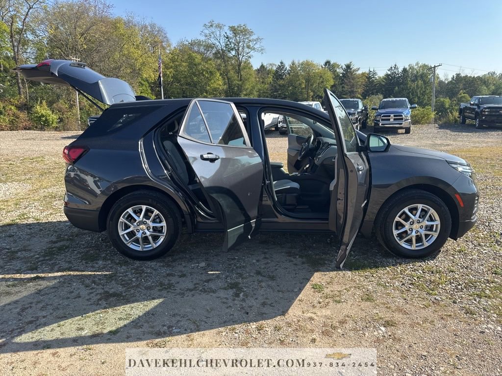 Used 2022 Chevrolet Equinox LS w/ LS Convenience Package image 35