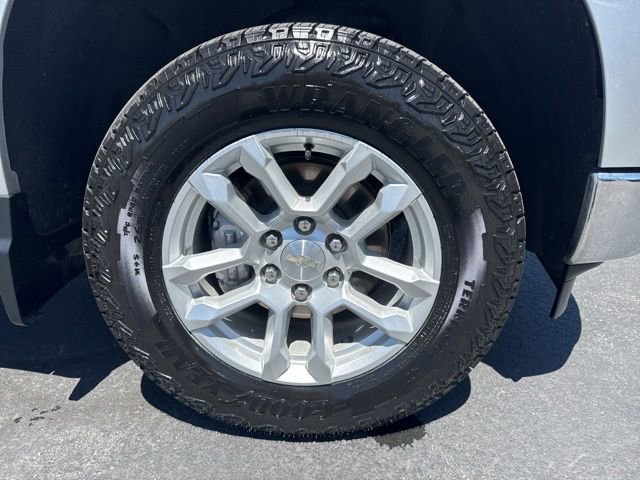 Used 2022 Chevrolet Silverado 1500 LT AWD/4WD image 9