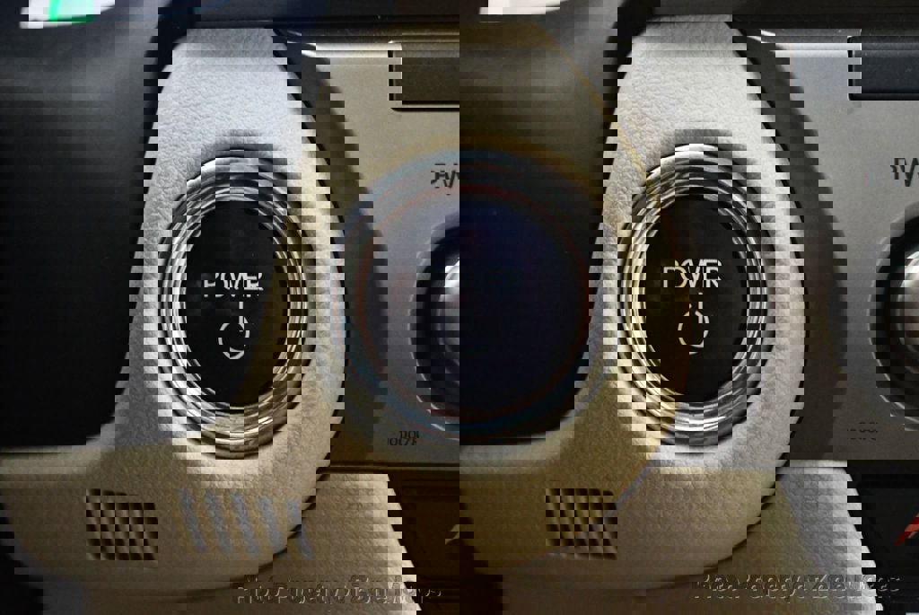 Used 2013 Lexus ES 300h image 40