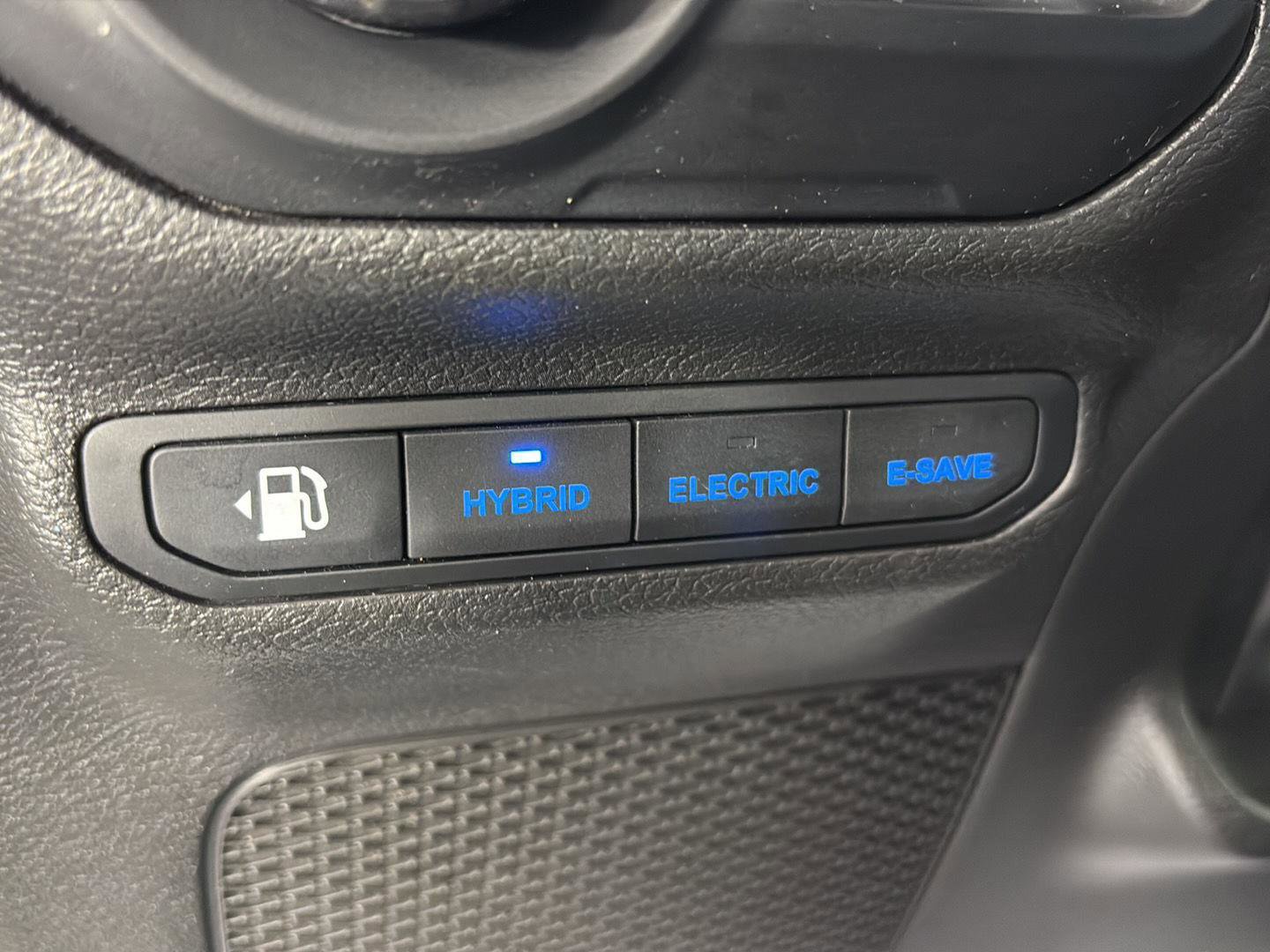 Used 2023 Jeep Wrangler Unlimited w/ Sun & Screen Package image 29