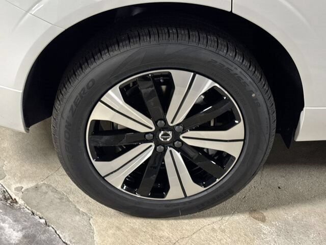 New 2025 Volvo XC60 T8 Core w/ Protection Package Premier AWD/4WD image 7