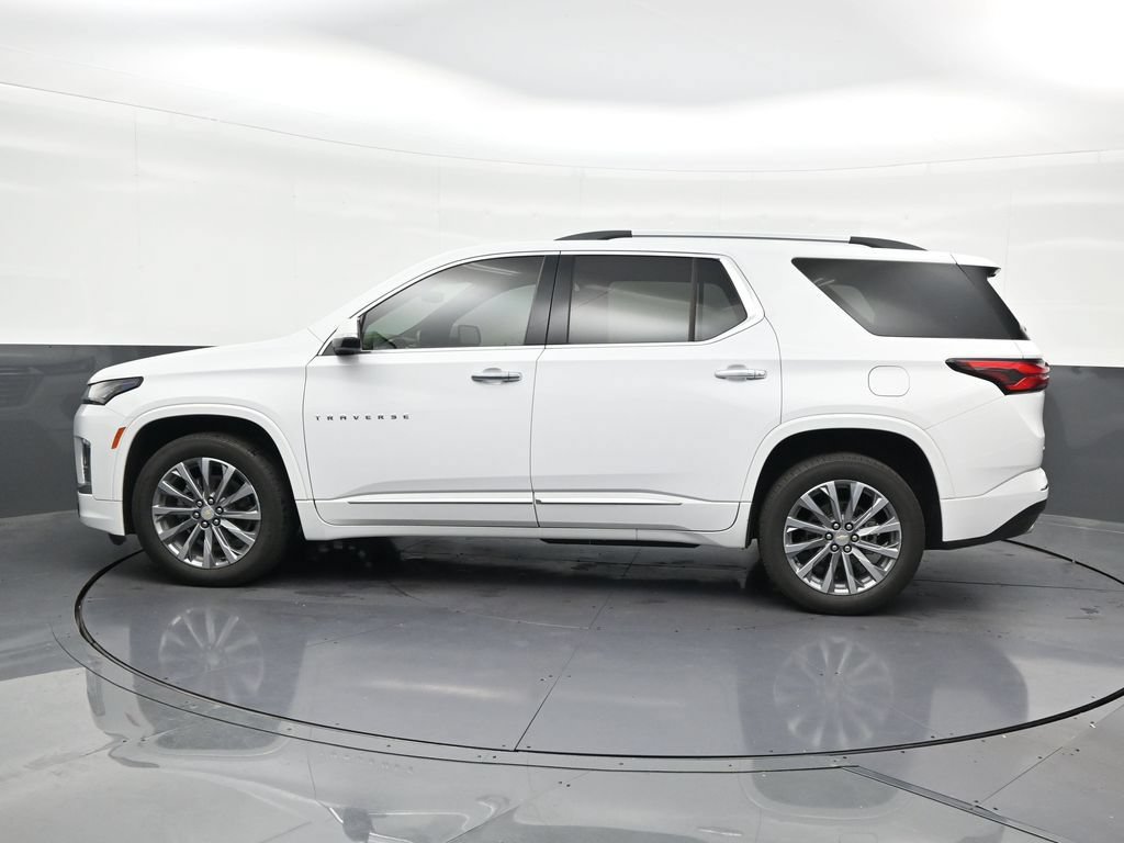 Used 2023 Chevrolet Traverse Premier FWD image 2