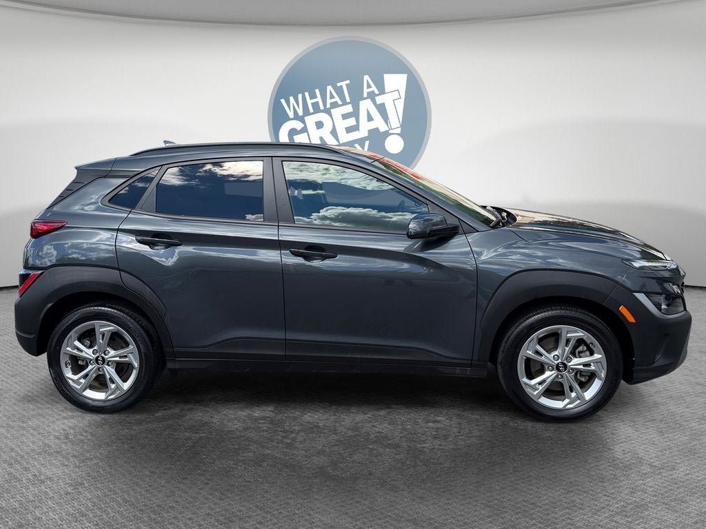 Used 2022 Hyundai Kona SEL AWD/4WD image 2