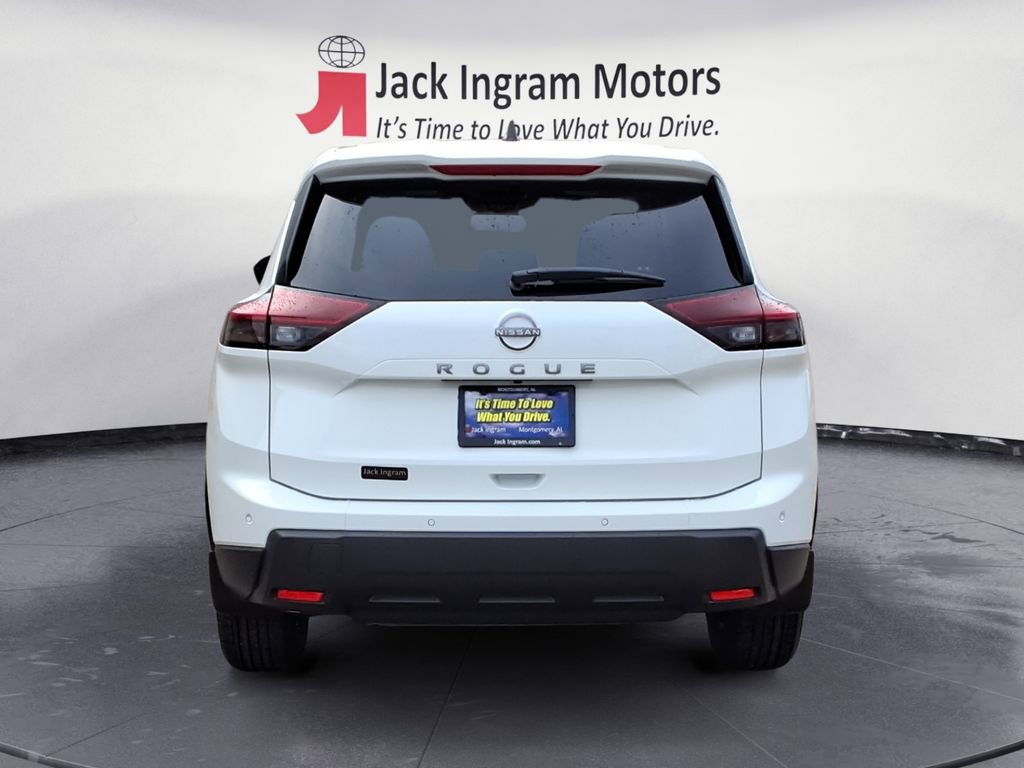 Used 2025 Nissan Rogue S image 4