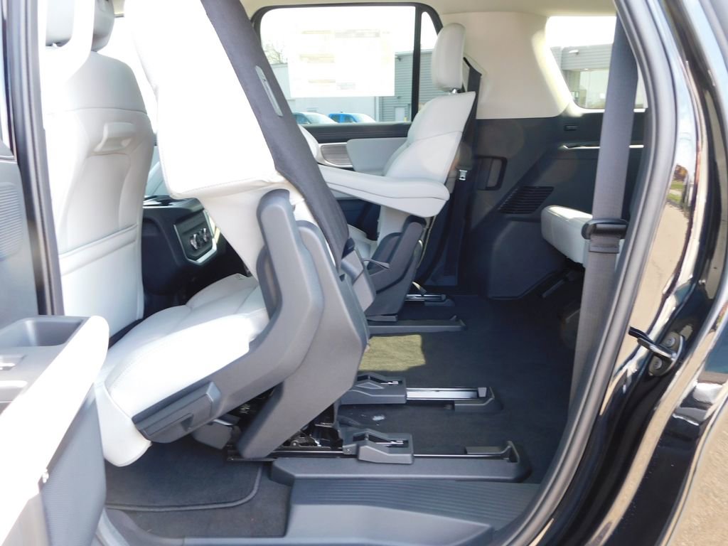 New 2026 Ford Expedition Max Platinum image 38