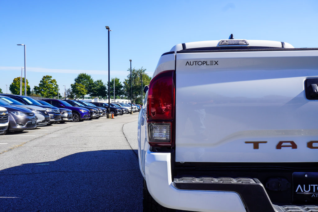Used 2022 Toyota Tacoma SR5 w/ Technology Package RWD image 35