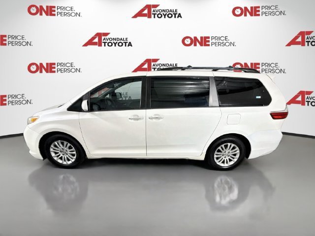Certified 2017 Toyota Sienna XLE FWD image 5