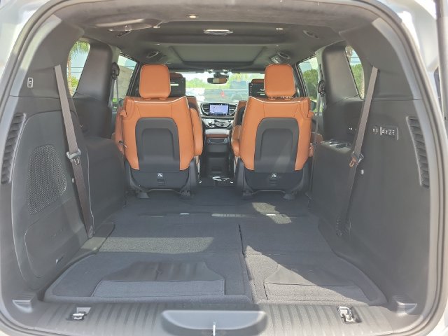 New 2026 Chrysler Pacifica Pinnacle w/ Trailer Tow Group AWD/4WD image 7