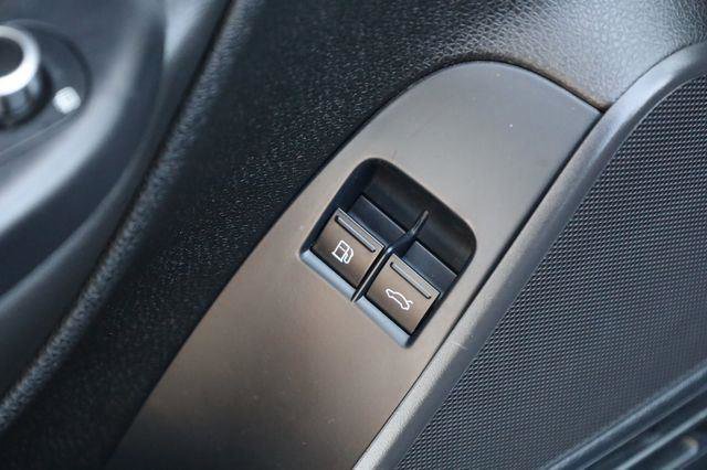 Used 2014 Volkswagen Eos Komfort FWD image 34