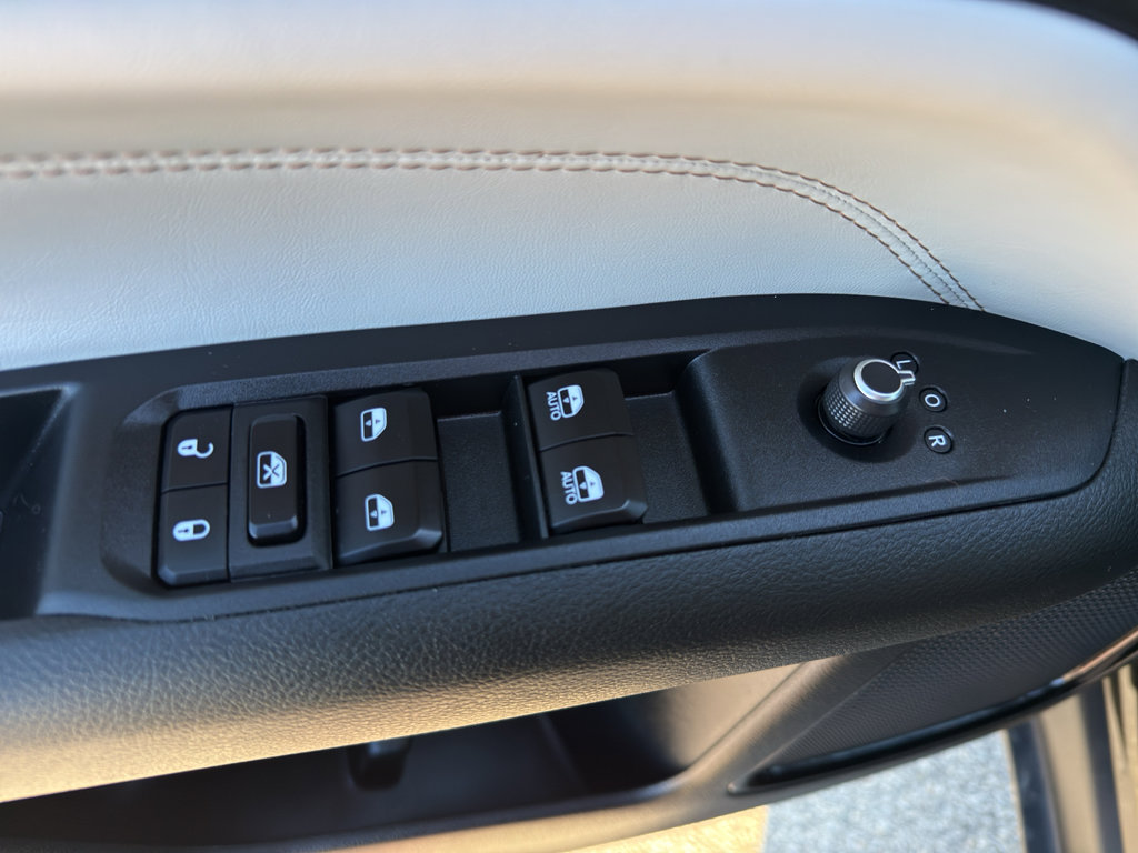 Used 2023 Jeep Compass Limited image 12