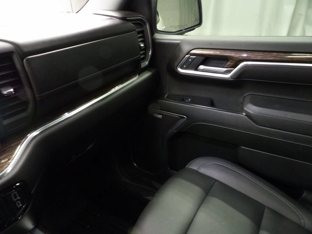 Used 2025 GMC Sierra 1500 Elevation w/ Elevation Premium Package AWD/4WD image 31
