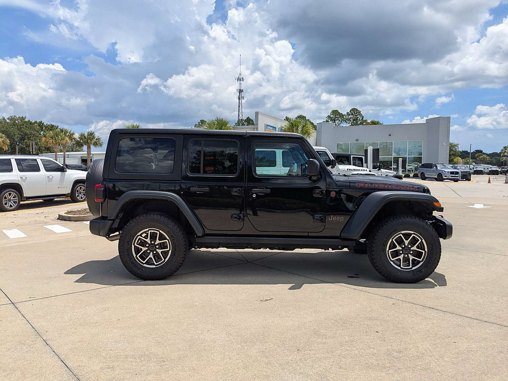 Used 2024 Jeep Wrangler Unlimited Rubicon AWD/4WD image 2