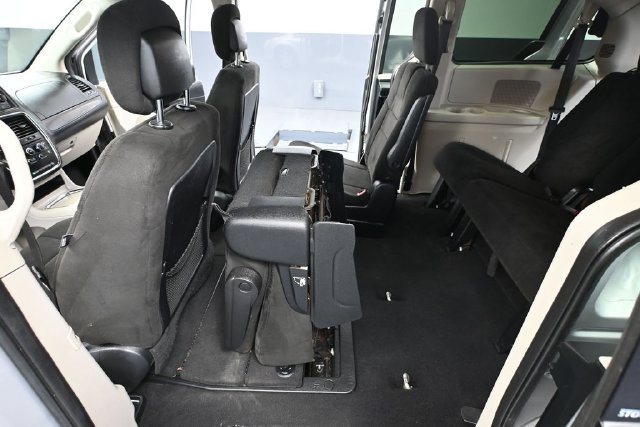 Used 2012 Dodge Grand Caravan SXT FWD image 28