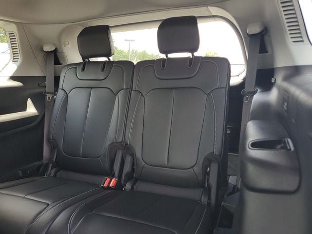 Certified 2022 Jeep Grand Cherokee L Limited RWD image 20