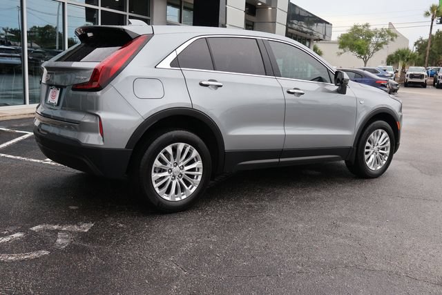 Used 2024 Cadillac XT4 Luxury w/ Cold Weather Package FWD image 9
