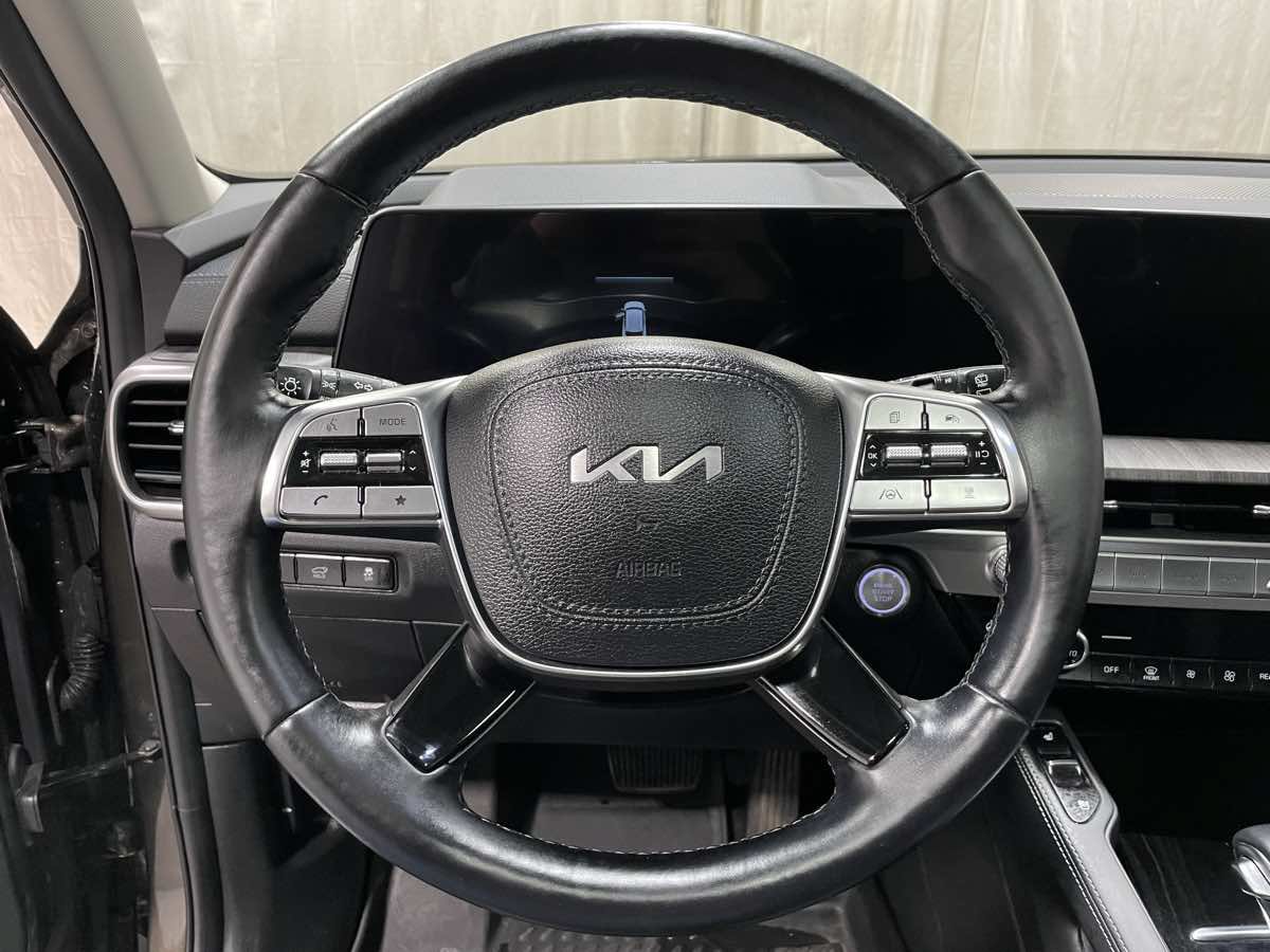 Used 2024 Kia Telluride EX w/ EX Captain's Chair Package AWD/4WD image 11