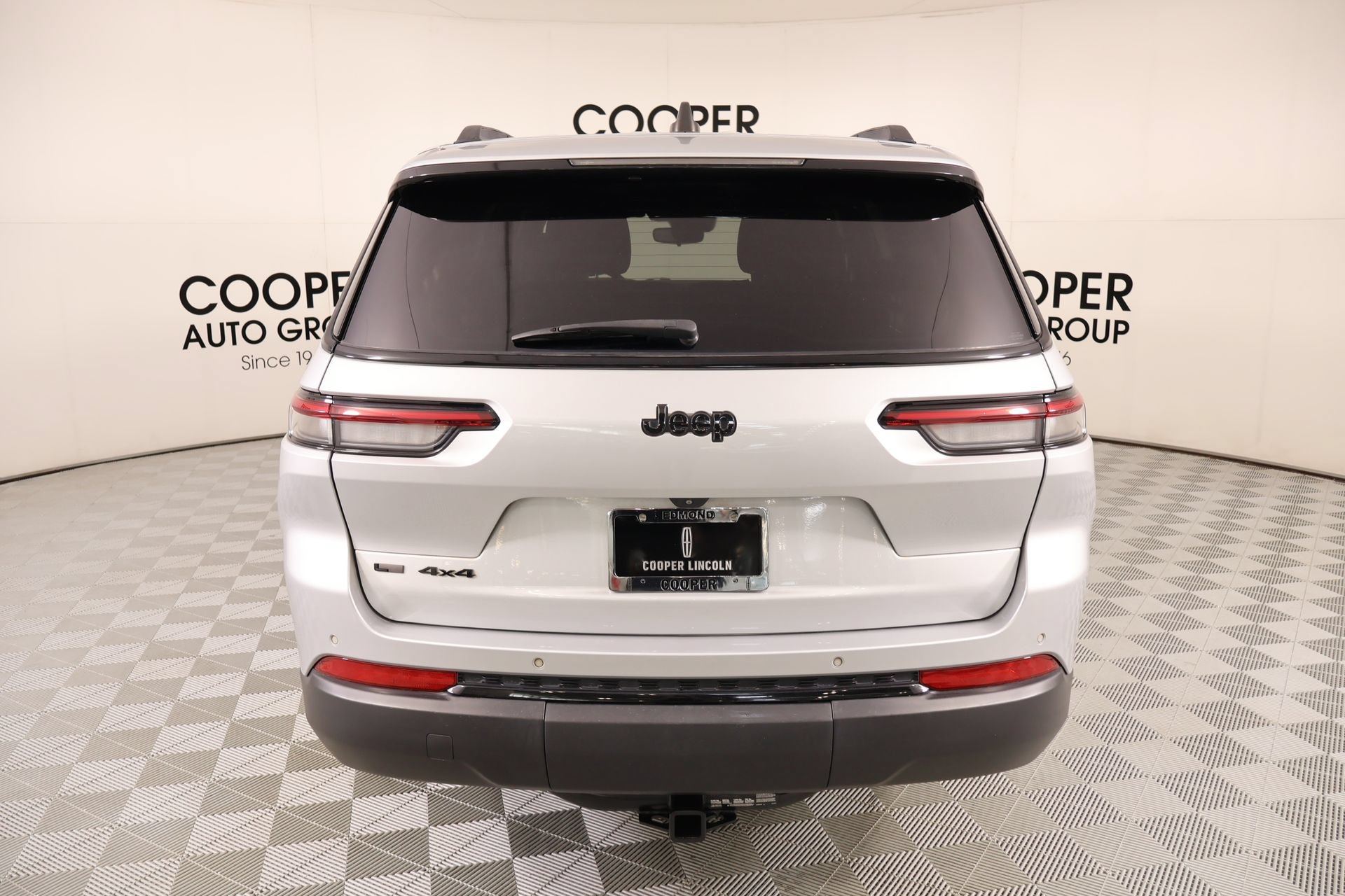 Used 2021 Jeep Grand Cherokee L Laredo AWD/4WD image 22