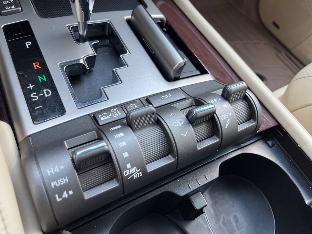 Used 2014 Lexus LX 570 4WD w/ Luxury Package image 38