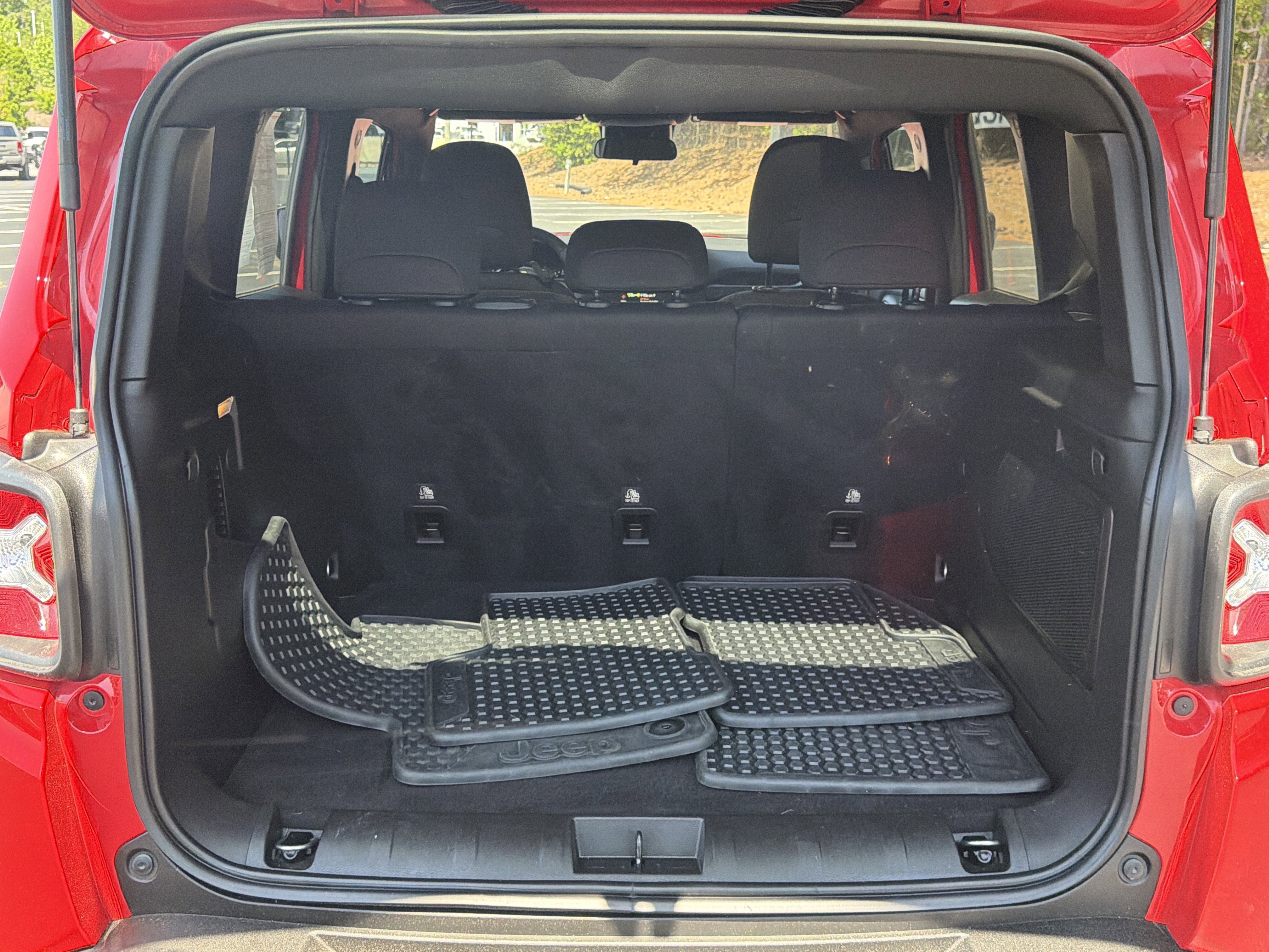 Used 2022 Jeep Renegade Altitude w/ Sun/Sound Group AWD/4WD image 22