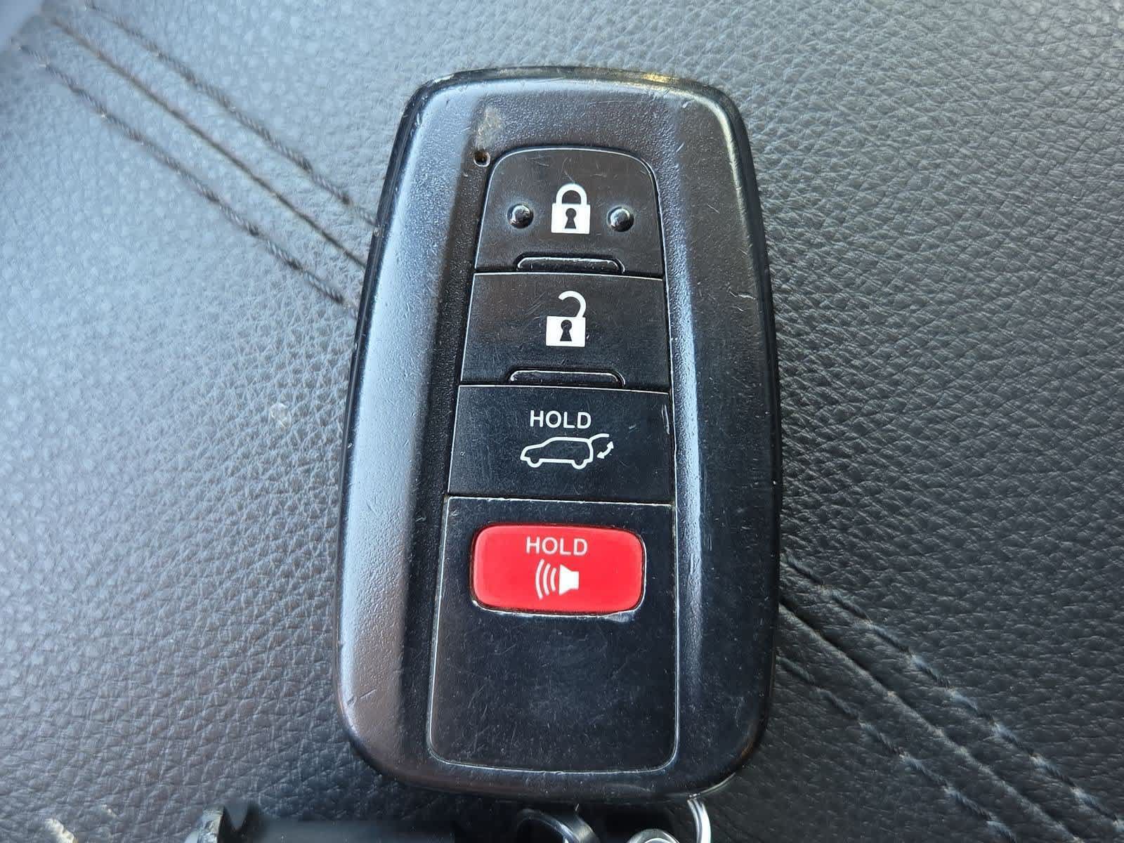 Used 2020 Toyota RAV4 XLE Premium FWD image 32