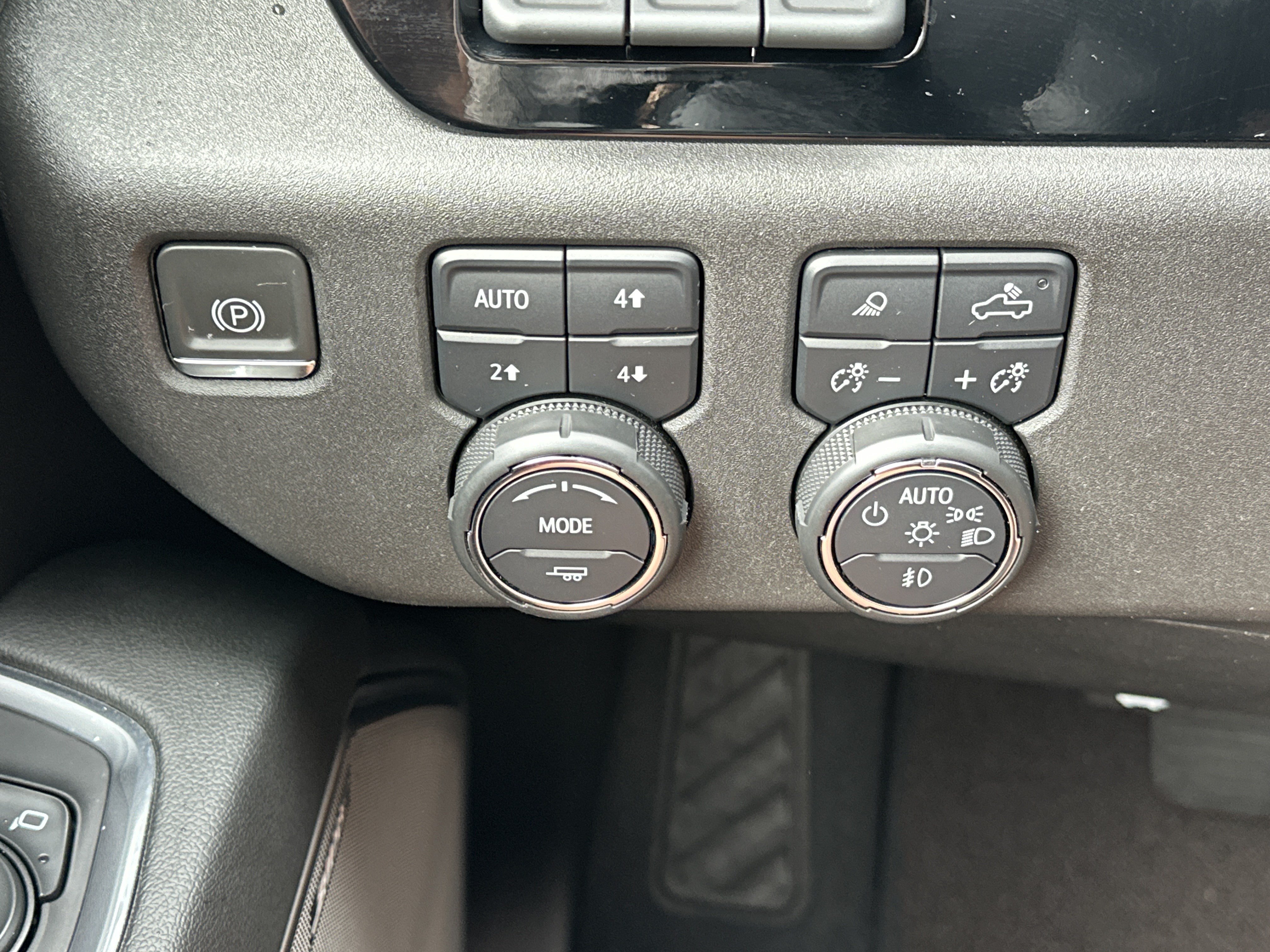 Used 2024 Chevrolet Silverado 2500 High Country w/ High Country Premium Package AWD/4WD image 28