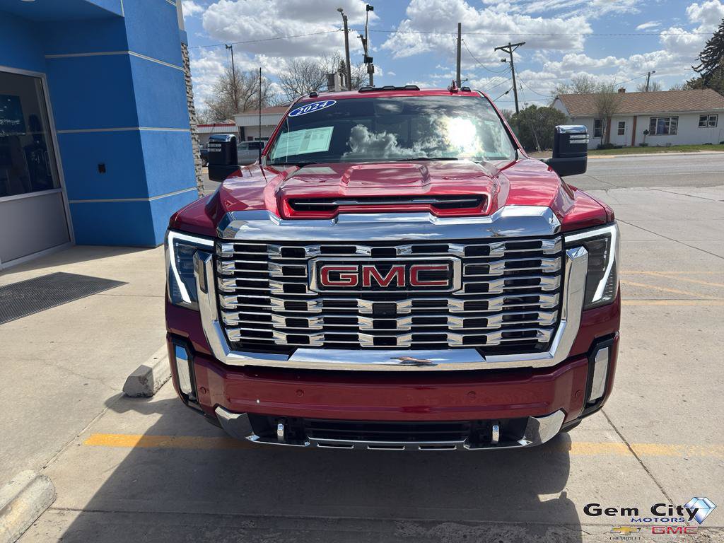 Used 2024 GMC Sierra 3500 Denali w/ Denali Reserve Package AWD/4WD image 3