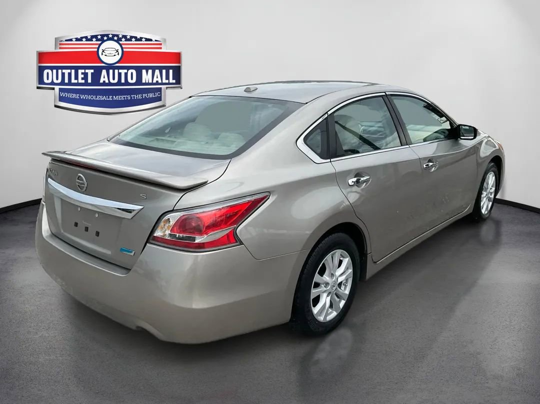 Used 2014 Nissan Altima 2.5 S w/ Sport Value Package FWD image 3