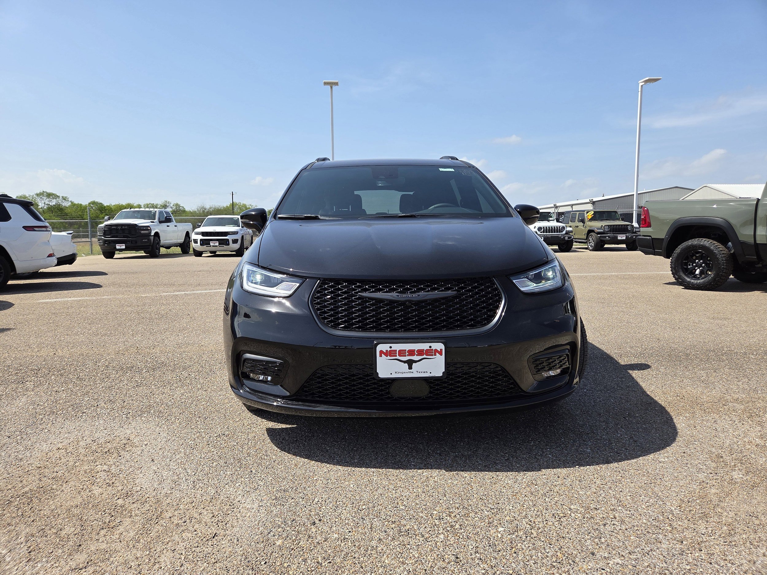 New 2026 Chrysler Pacifica Select image 2