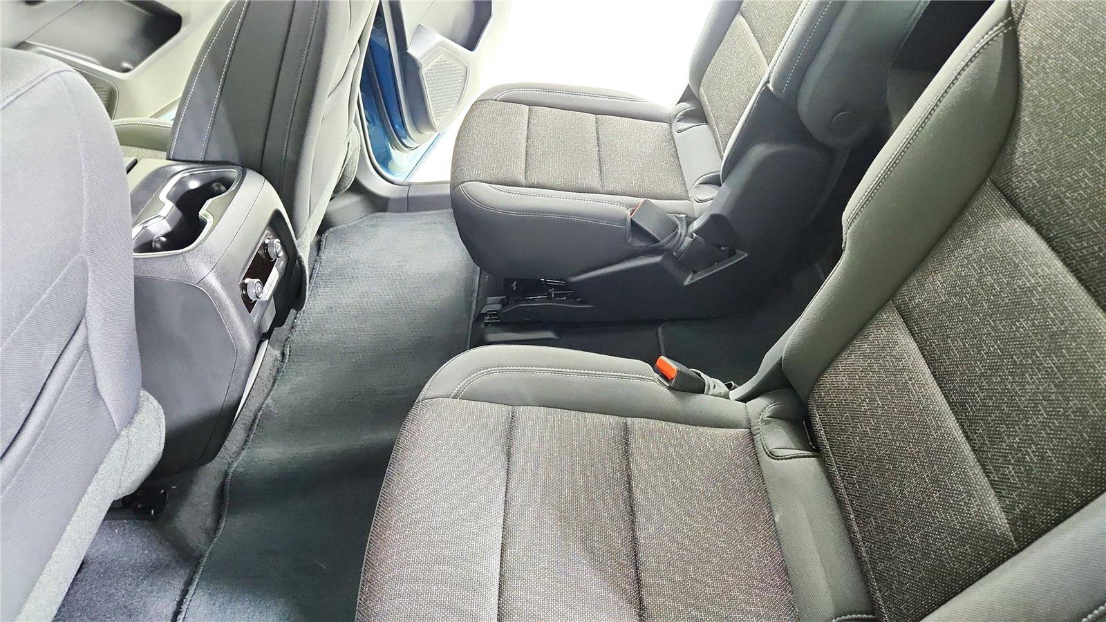 Used 2025 Chevrolet Traverse LT w/ Driver Confidence Package image 31