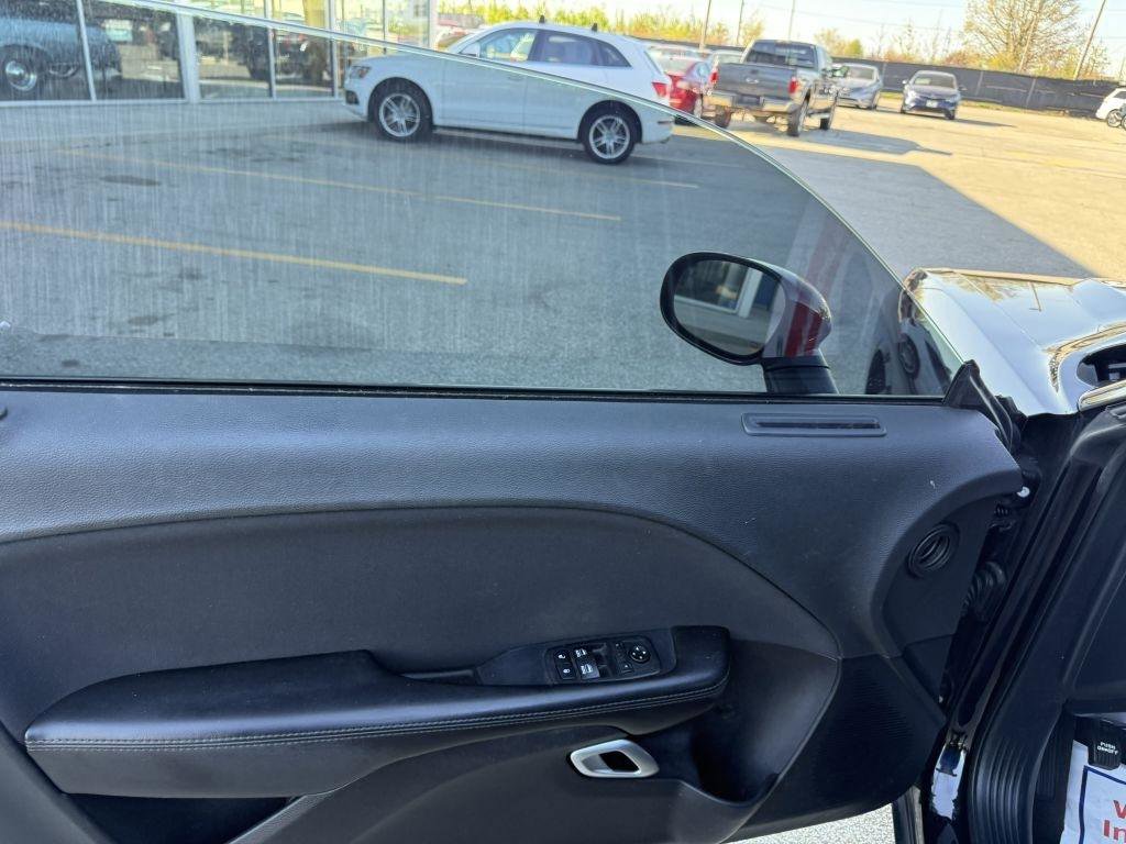 Used 2018 Dodge Challenger SXT RWD image 11