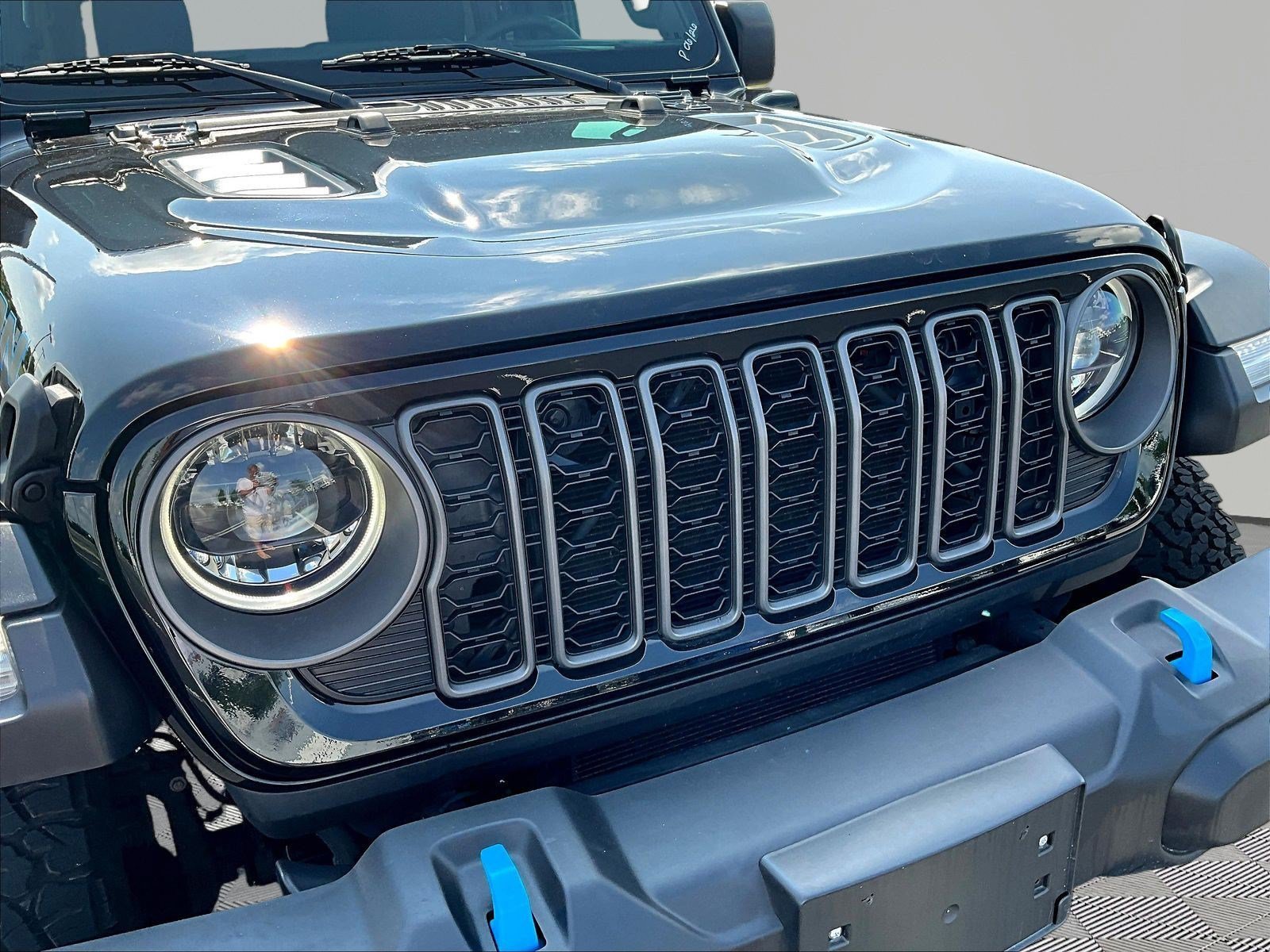 Used 2025 Jeep Wrangler Unlimited Rubicon 4xe w/ Convenience Group AWD/4WD image 33