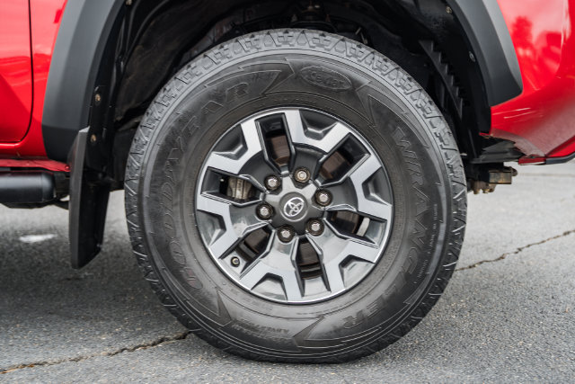 Used 2020 Toyota Tacoma TRD Off-Road AWD/4WD image 15