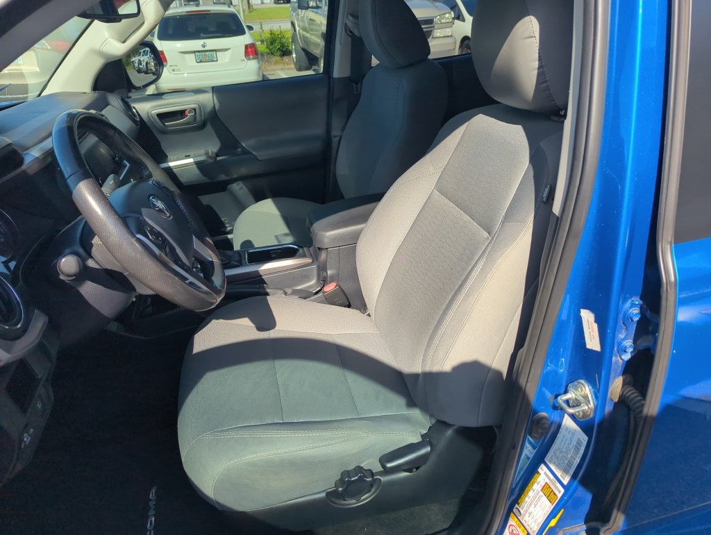 Used 2018 Toyota Tacoma SR5 RWD image 9