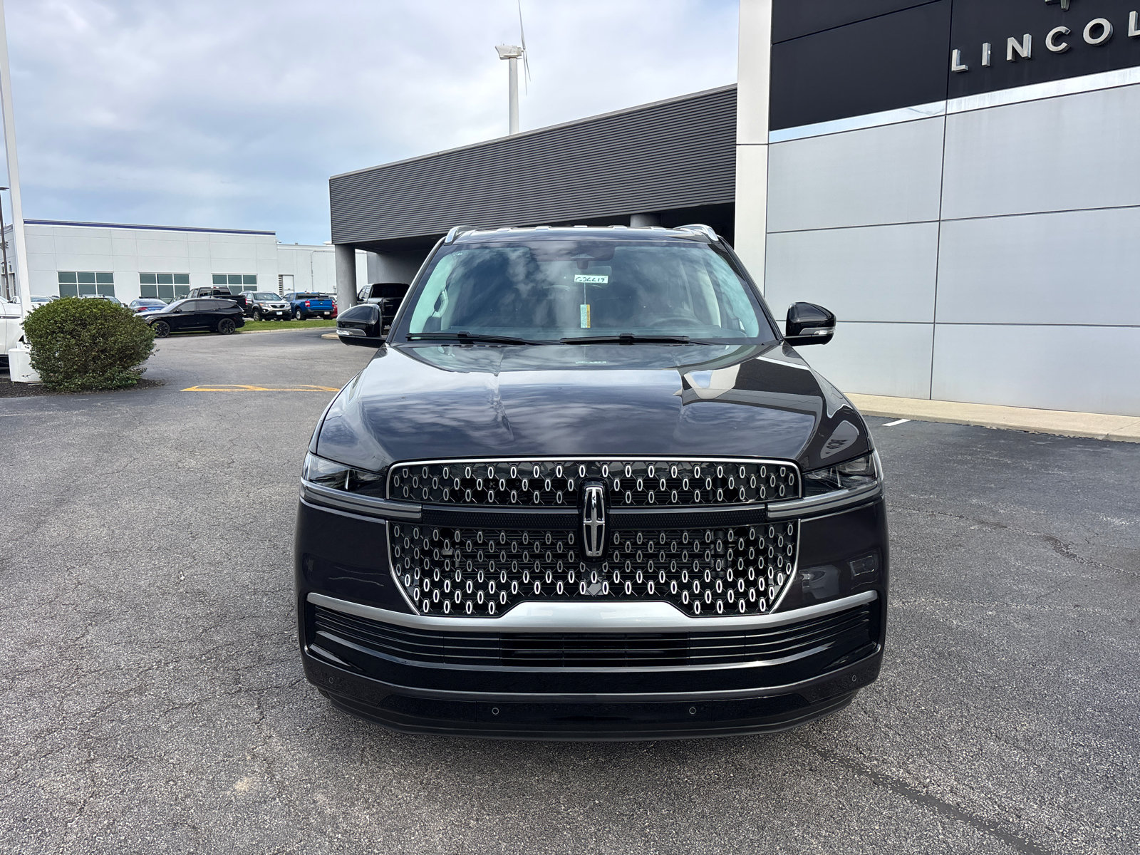 New 2026 Lincoln Navigator Premiere AWD/4WD image 2