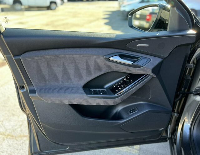 Used 2025 Audi SQ6 e-tron Premium Plus w/ Premium Plus AWD/4WD image 12