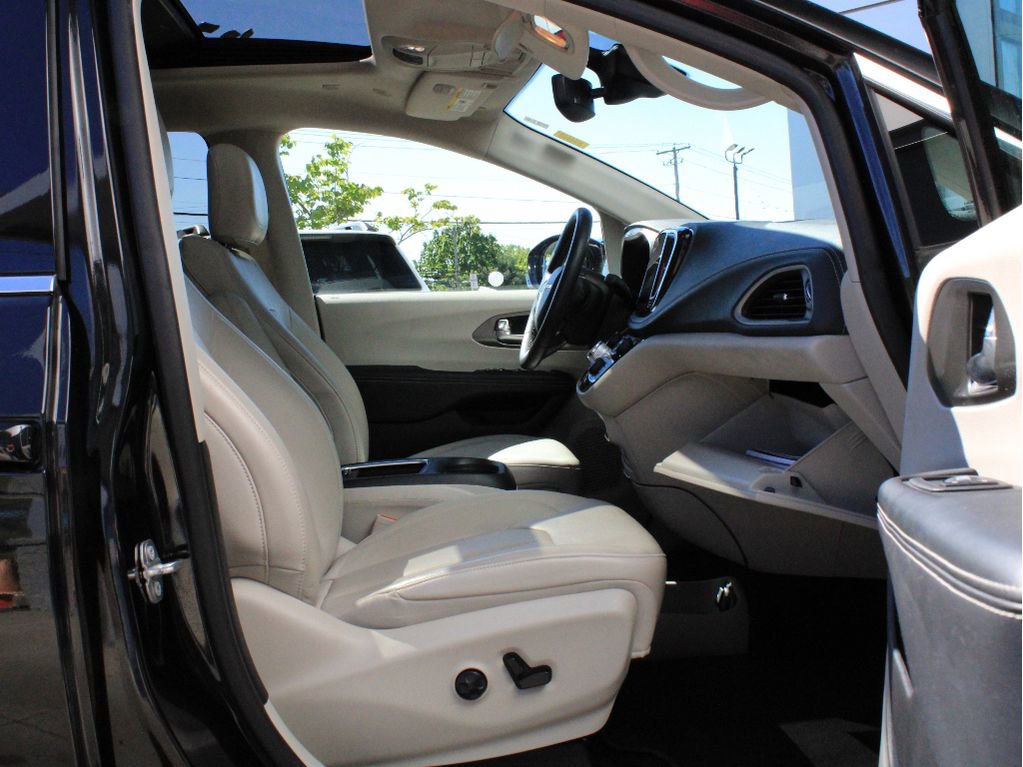 Used 2021 Chrysler Pacifica Touring-L w/ Premium & Safety Sphere Group AWD/4WD image 25